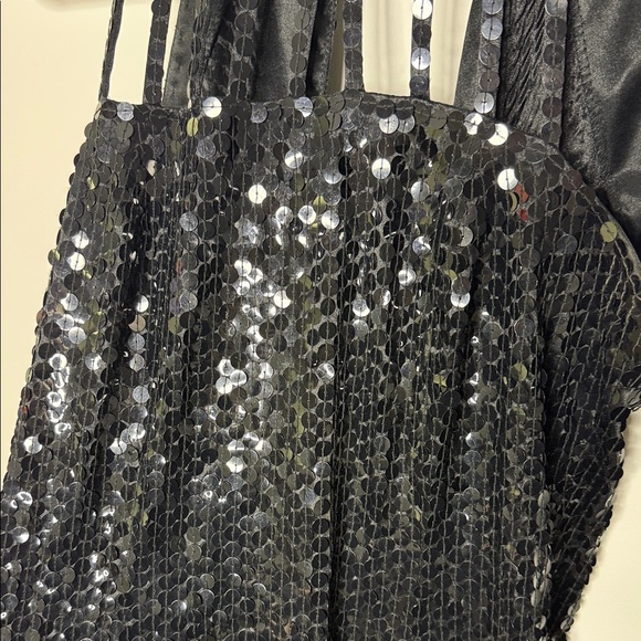 Elegant Black Sequin Halter Dress - Picture 3 of 4